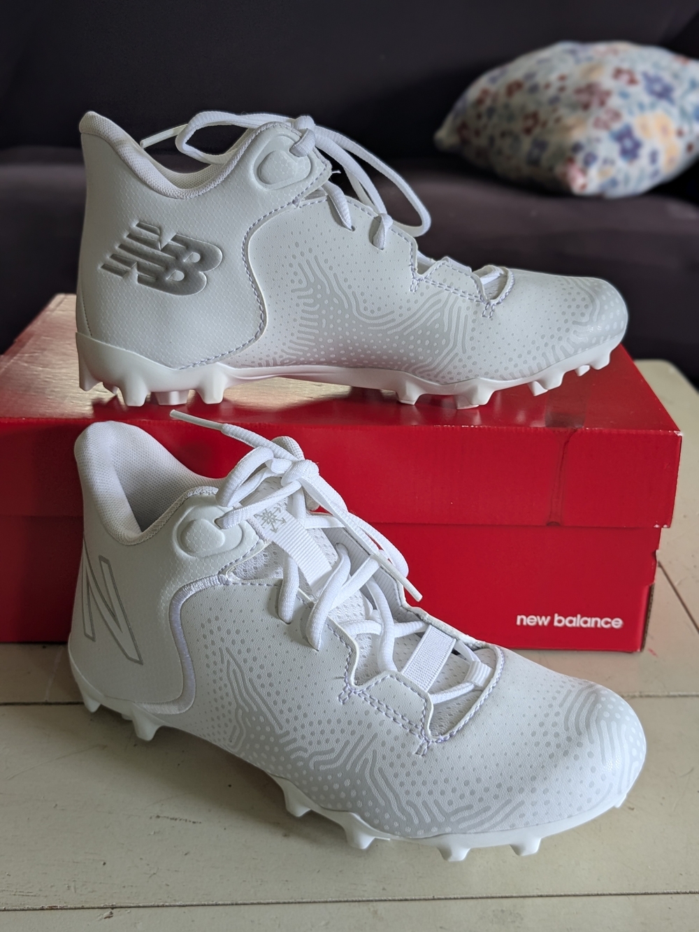 BRAND NEW: YOUTH: New Balance Freeze V3 Jr White Lacrosse Cleat - Size 5.5